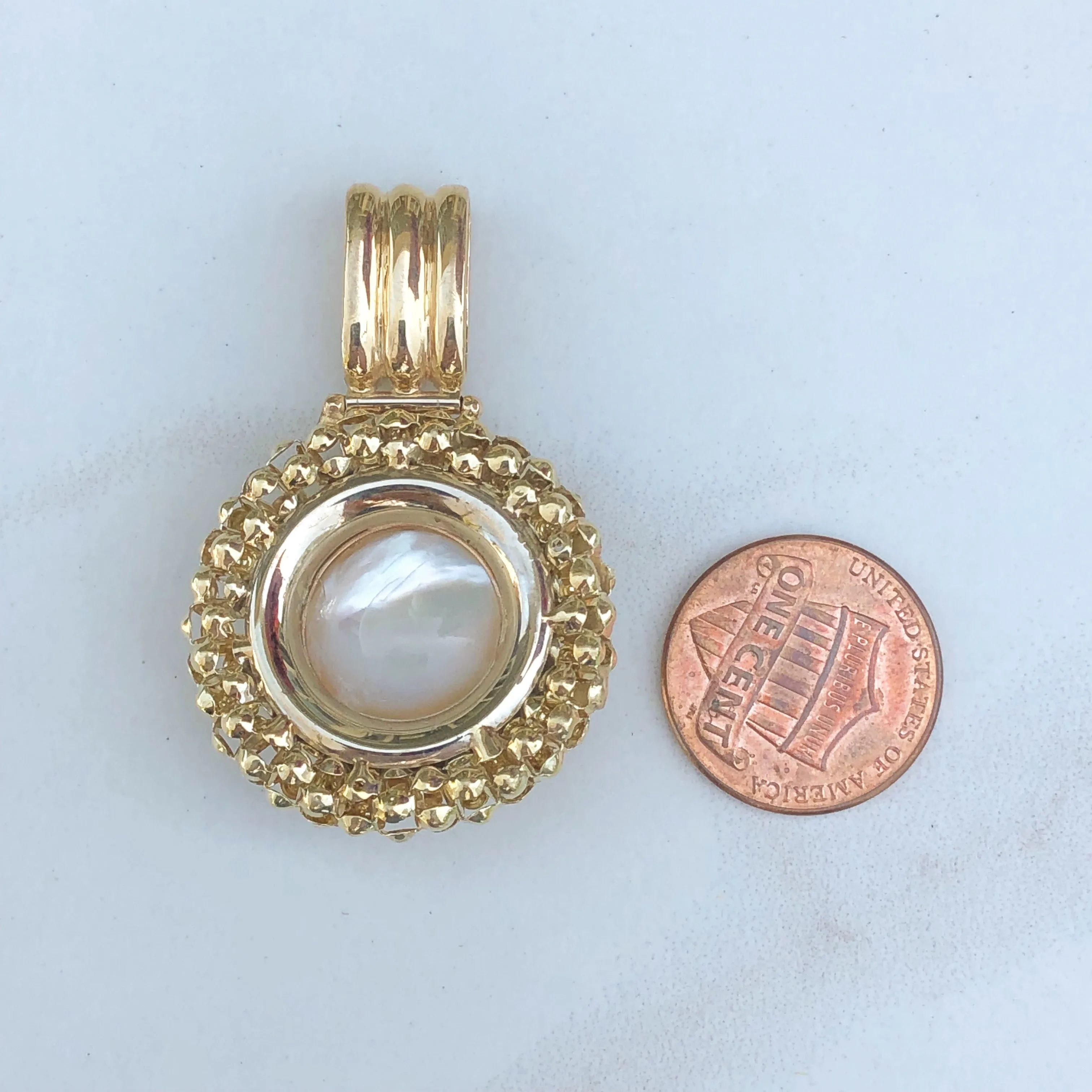 14KT Yellow Gold Mabe Pearl Popcorn Detailed Pendant Omega Slide