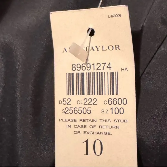 Ann Taylor. NWT. Unique Design Pencil Skirt.