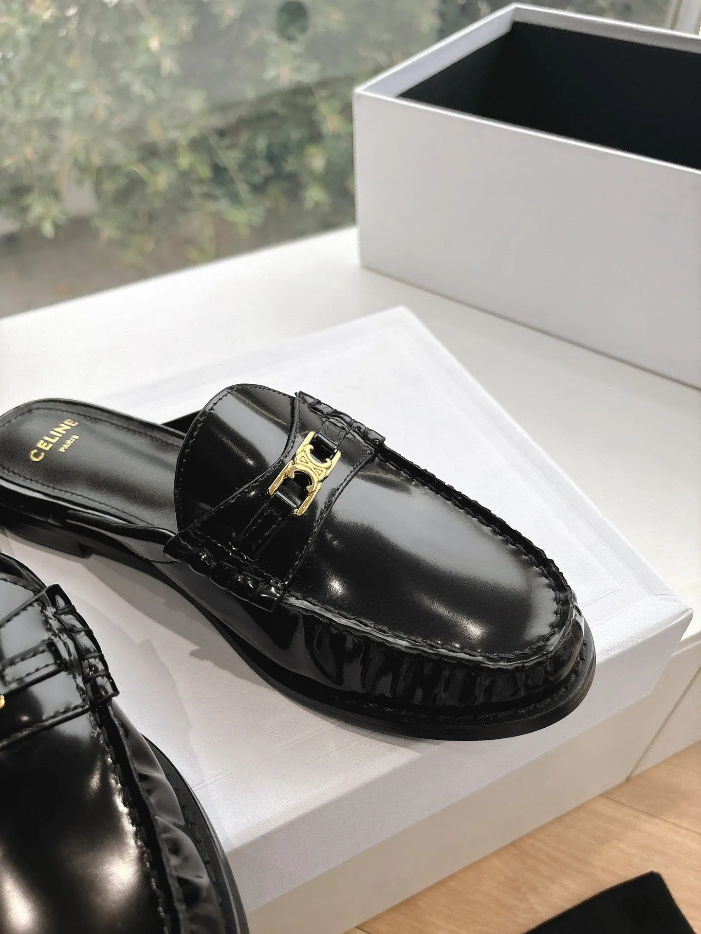 CELINE  Slippers Black Leather 285954
