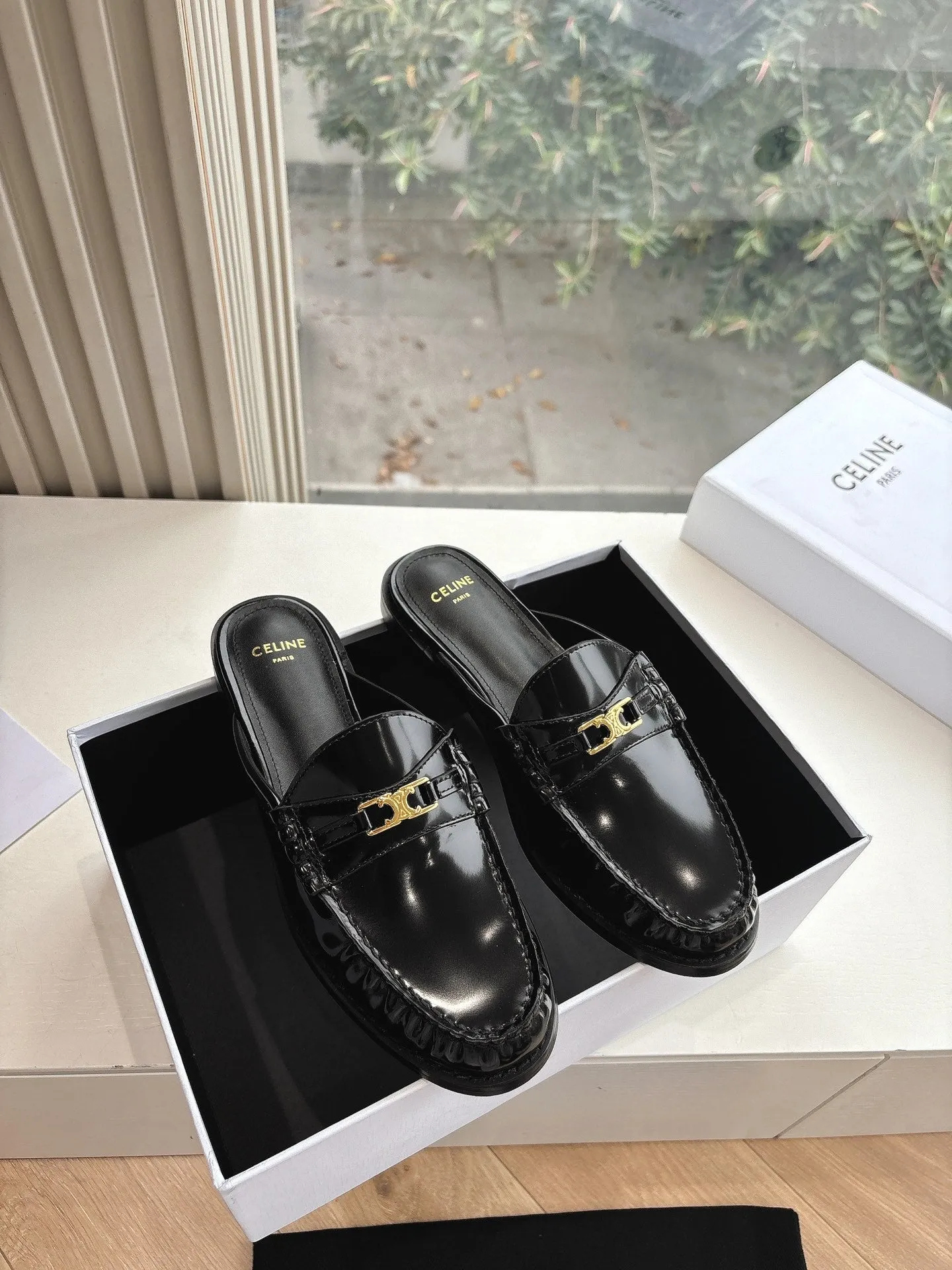CELINE  Slippers Black Leather 285954