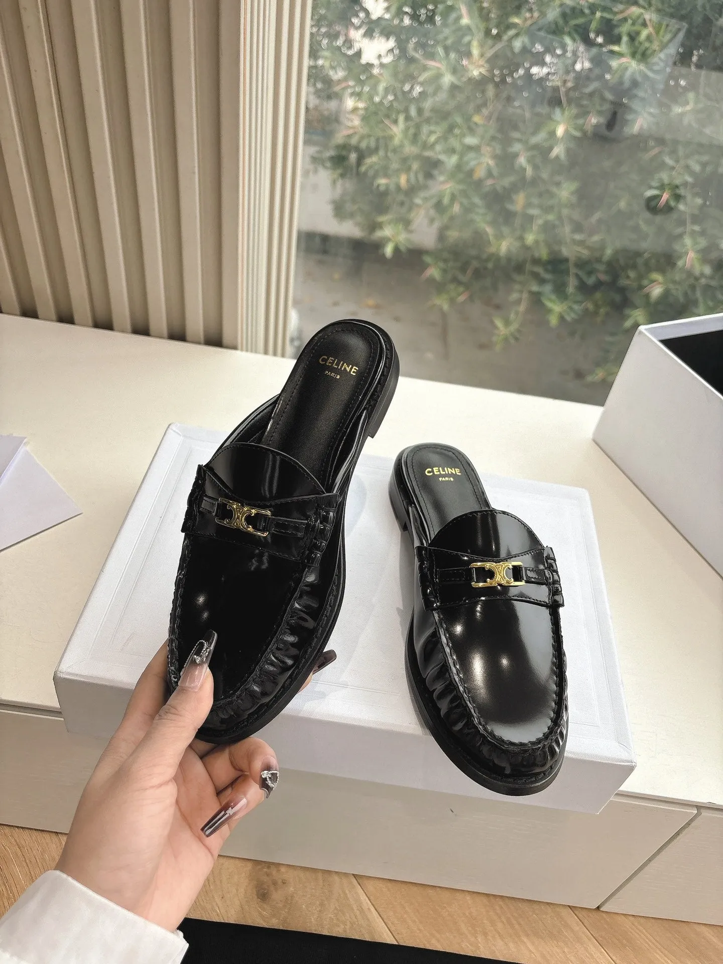 CELINE  Slippers Black Leather 285954