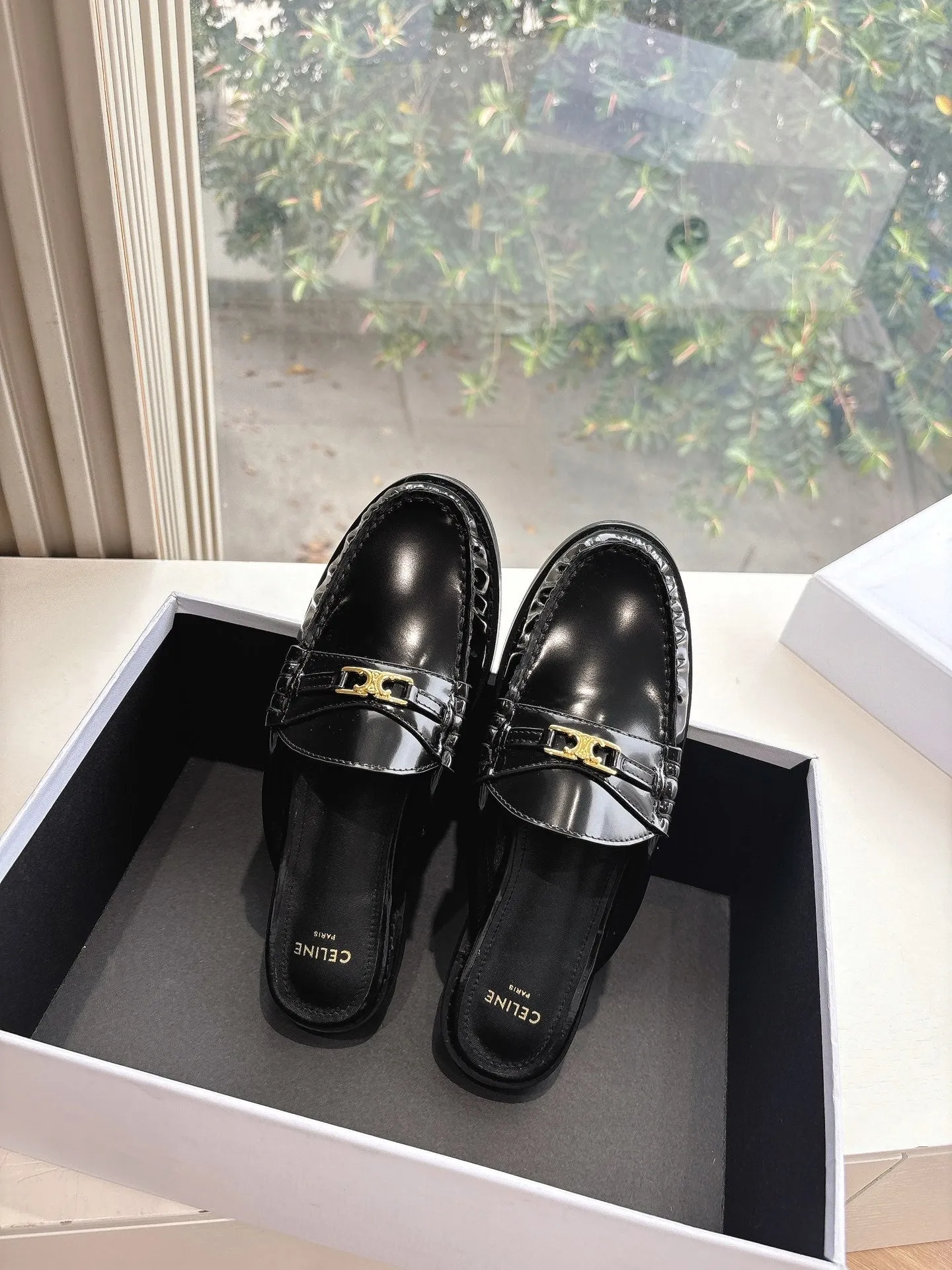 CELINE  Slippers Black Leather 285954