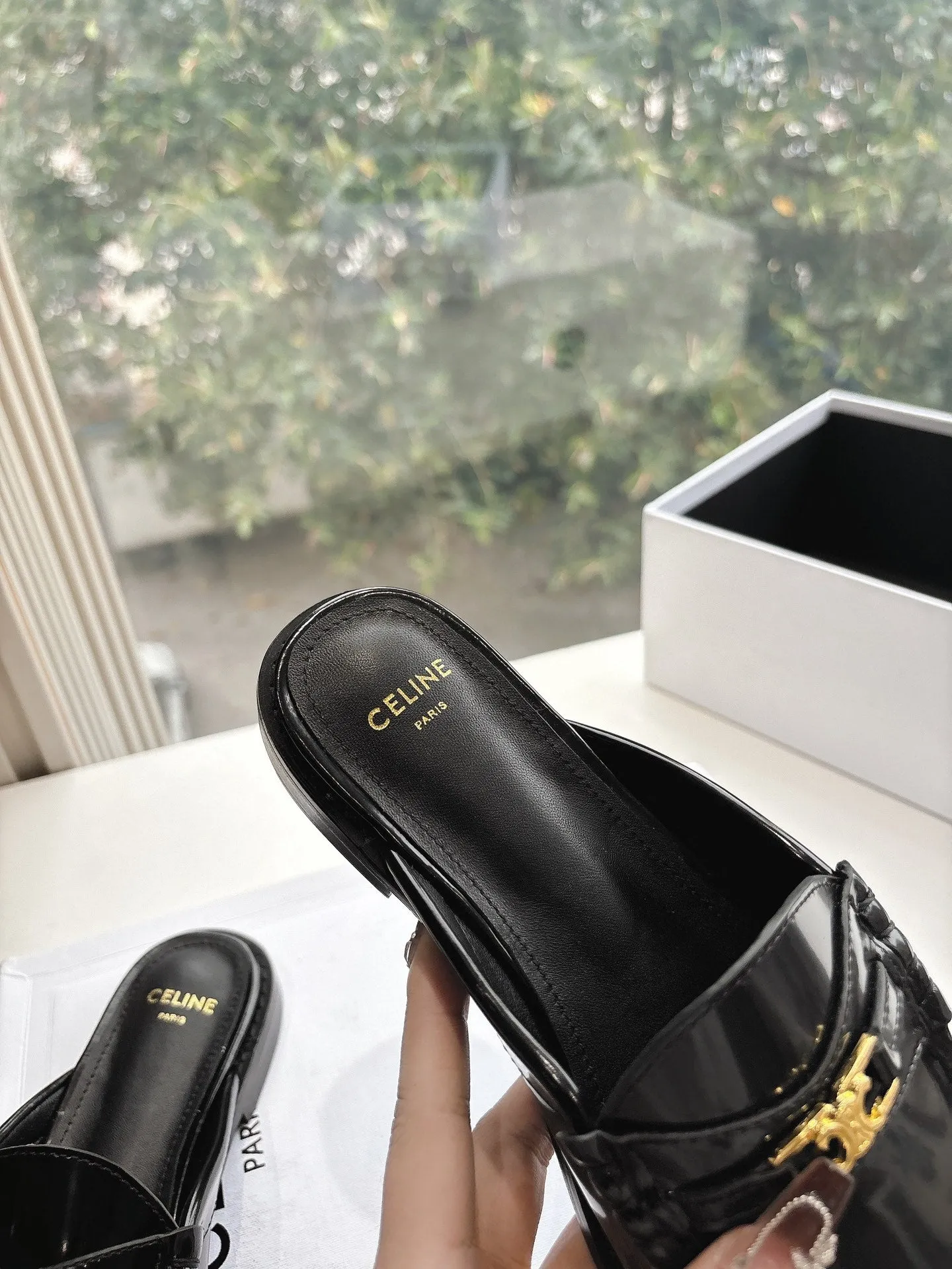 CELINE  Slippers Black Leather 285954
