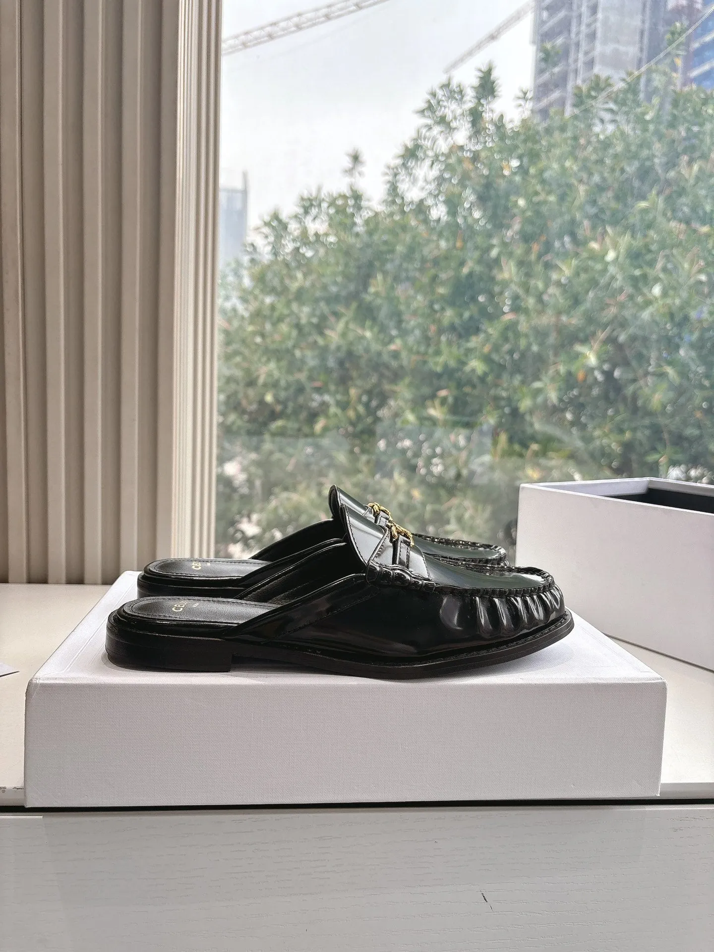 CELINE  Slippers Black Leather 285954