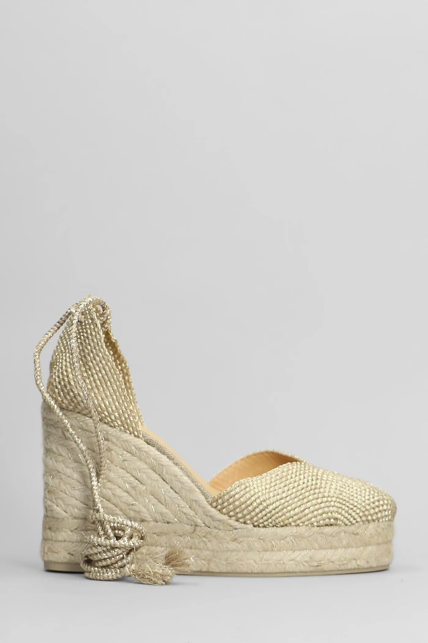 Coral-8Ed-256 Wedges in gold fabric