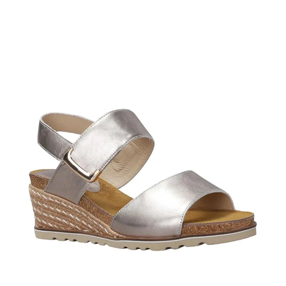 EVITA LEATHER WEDGE || CHAMPAGNE