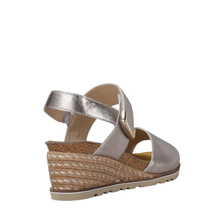 EVITA LEATHER WEDGE || CHAMPAGNE