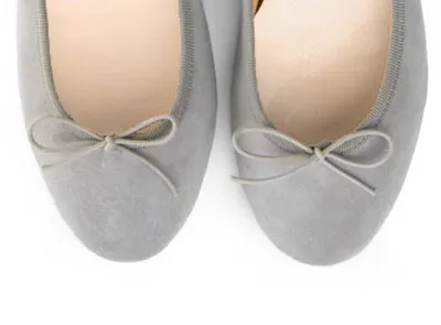 Light gray suede medium heel ballerinas