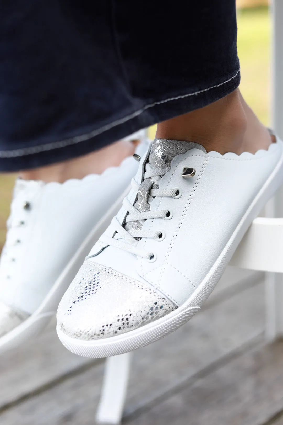 Luka White   Silver Snake Toe