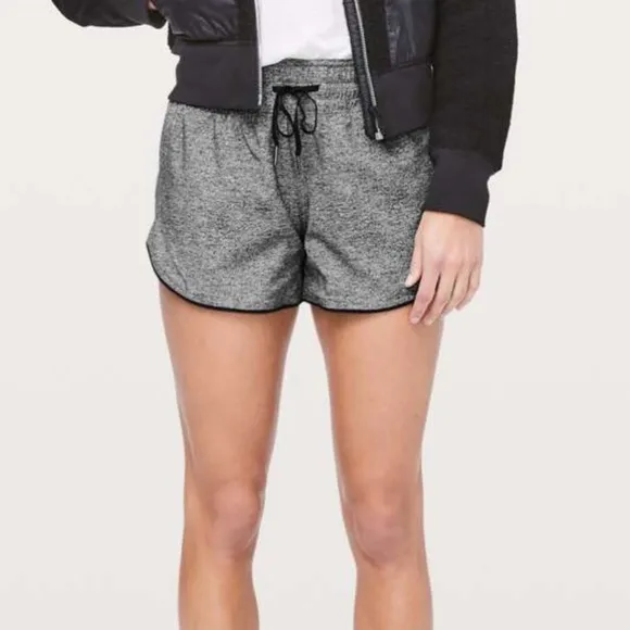 Lululemon Choose A Side Reversible Short Heather Lux Multi Black Size 6