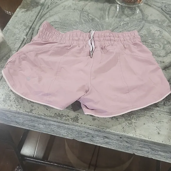 Lululemon Choose A Side Short 3&quot; Sz 6 Like New