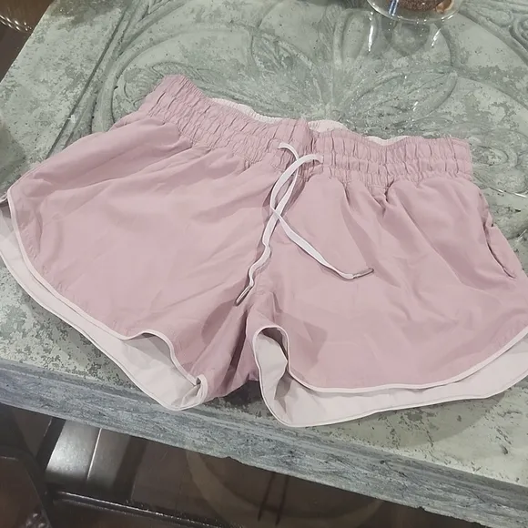 Lululemon Choose A Side Short 3&quot; Sz 6 Like New