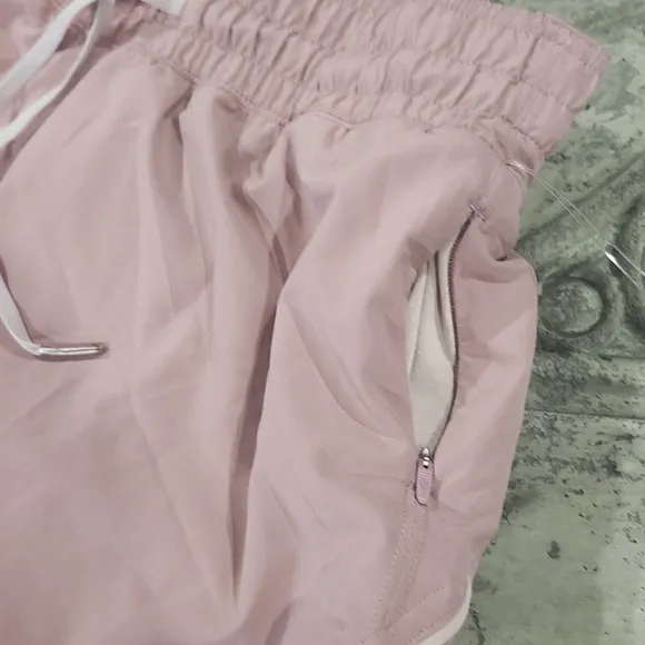 Lululemon Choose A Side Short 3&quot; Sz 6 Like New