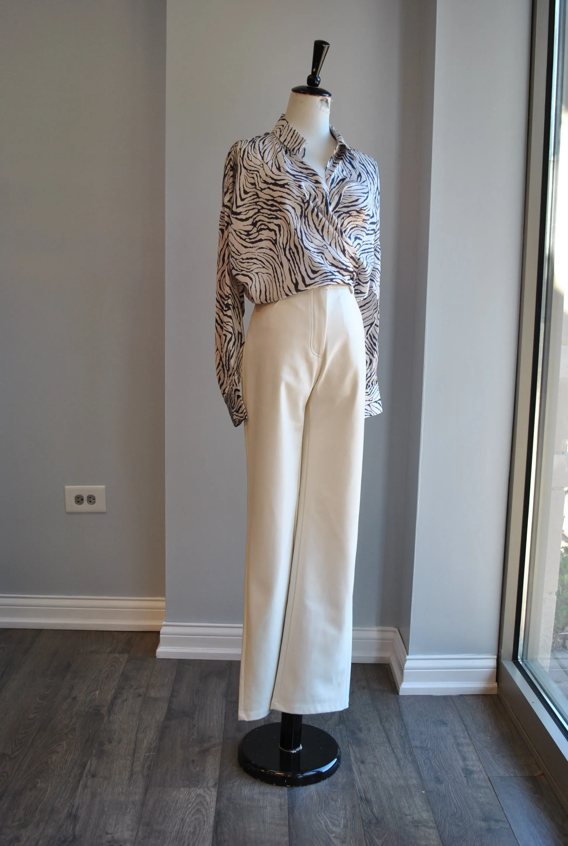 OFF WHITE FAUX LEATHER PANTS