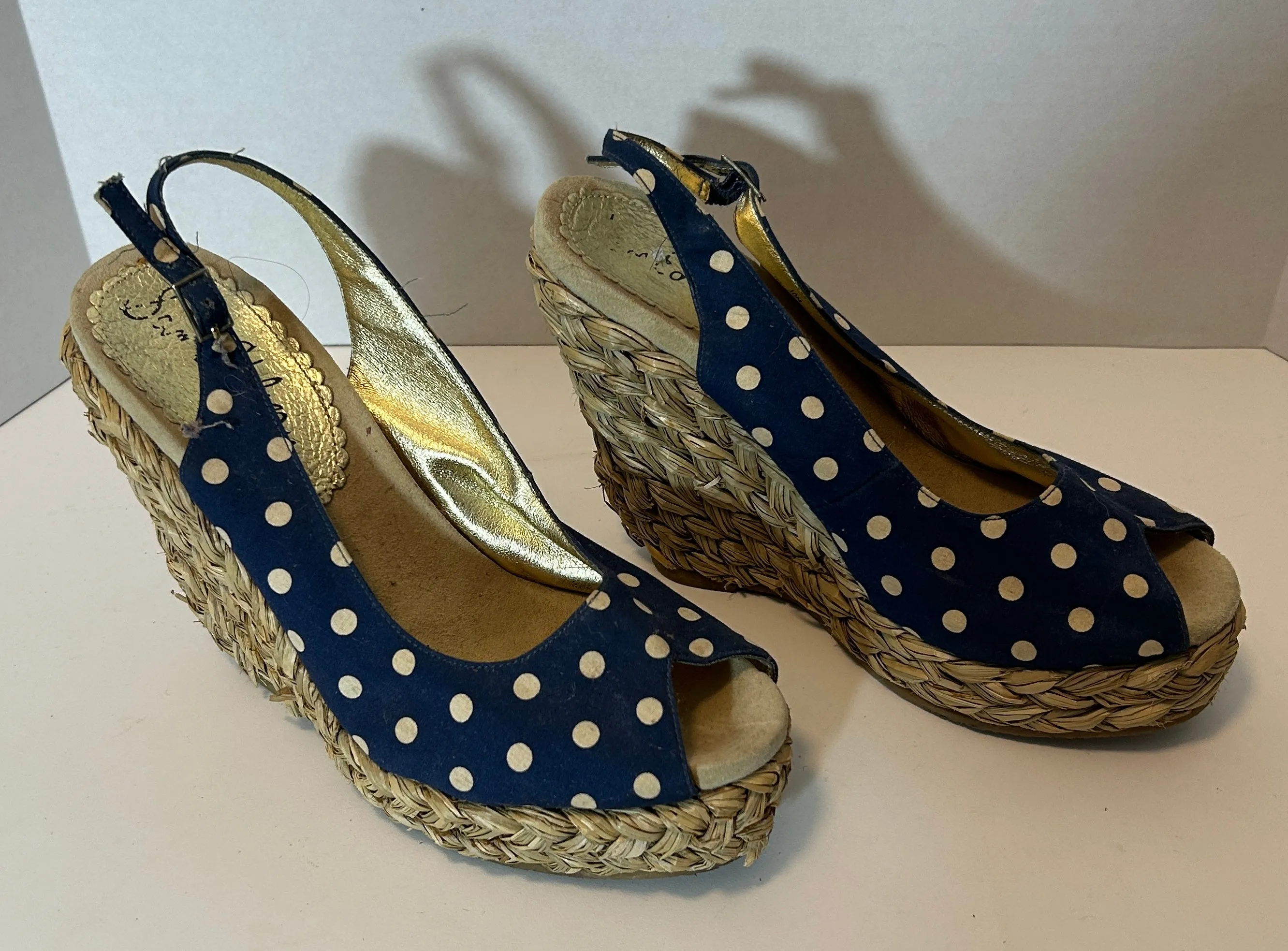 Vintage-Inspired Navy Blue Polka Dot Woven Wedge Sandals – Size 10M