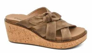 Women's Bowdacious Wedge In Tan