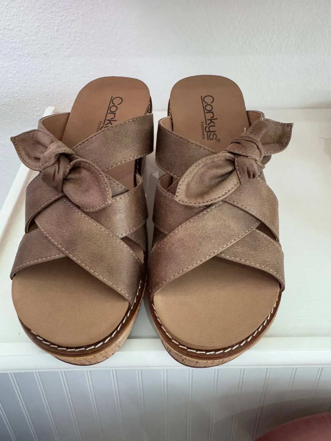 Women's Bowdacious Wedge In Tan