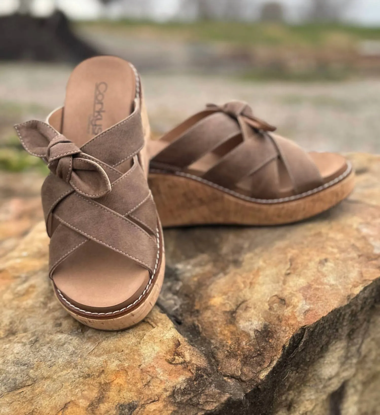 Women's Bowdacious Wedge In Tan