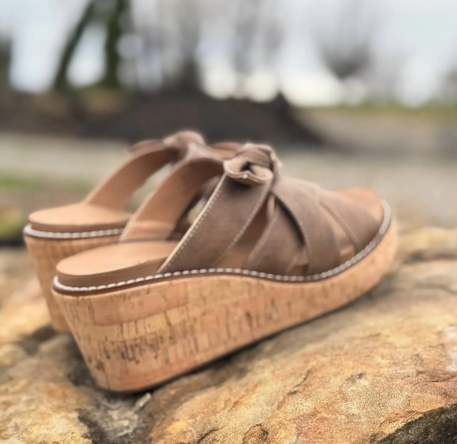 Women's Bowdacious Wedge In Tan