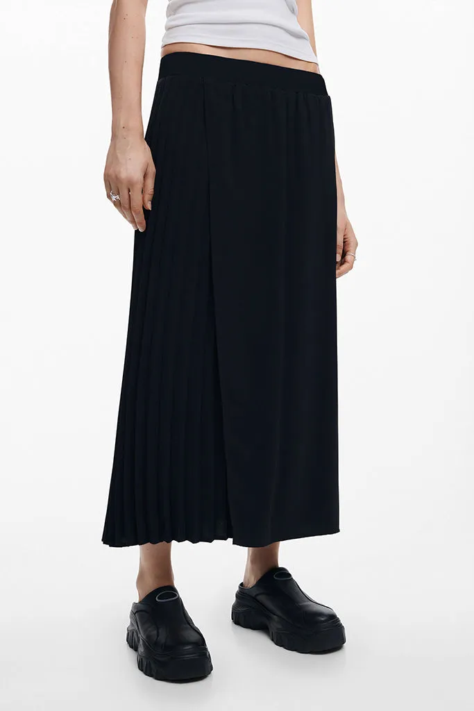 Xining Pleated Skirt in Black